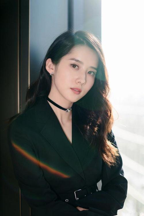 鄂靖文个人资料,多才多艺的喜剧新星，笑点制造者与实力派演员